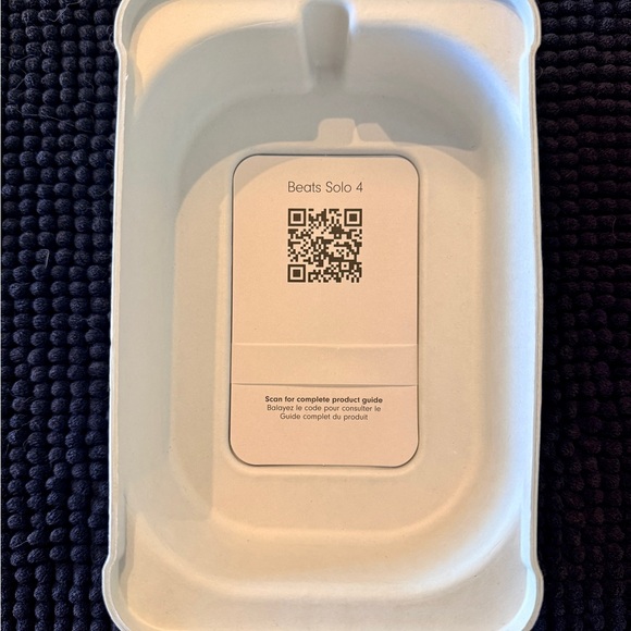 Beats by Dre Solo 4 Over-Ear Headphones - Light Blue - Picture 4 of 8